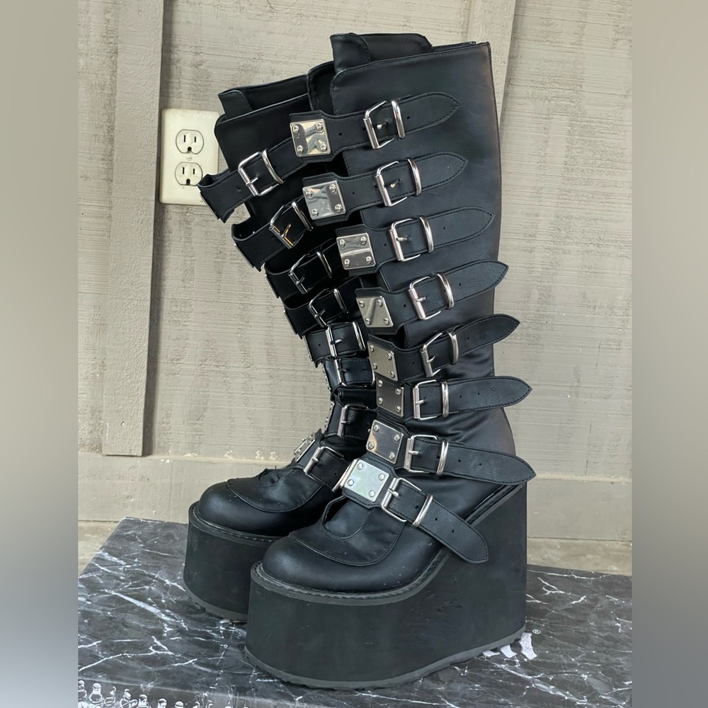 Demonia Slayeress Buckle Swing-815 Platform Boots